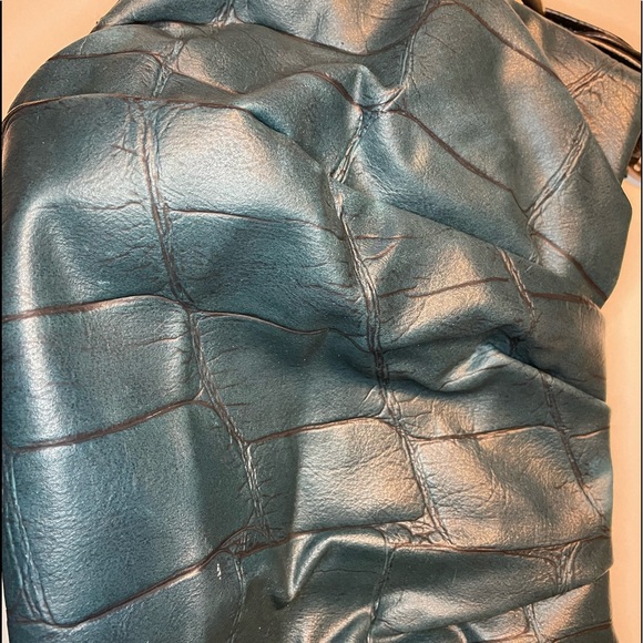 SOLD- Vera Wang hand bag - Picture 2 of 4